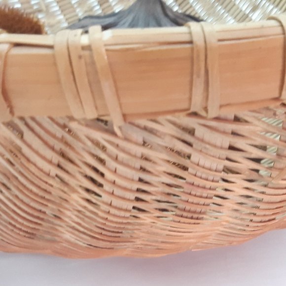 African Rattan Basket and Dried Display Objects - Picture 4 of 11